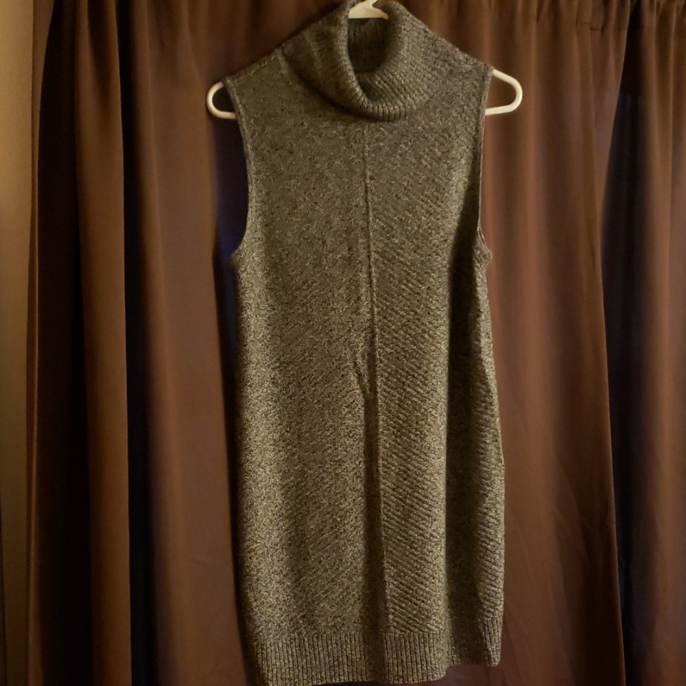 Sleeveless turtleneck tunic
